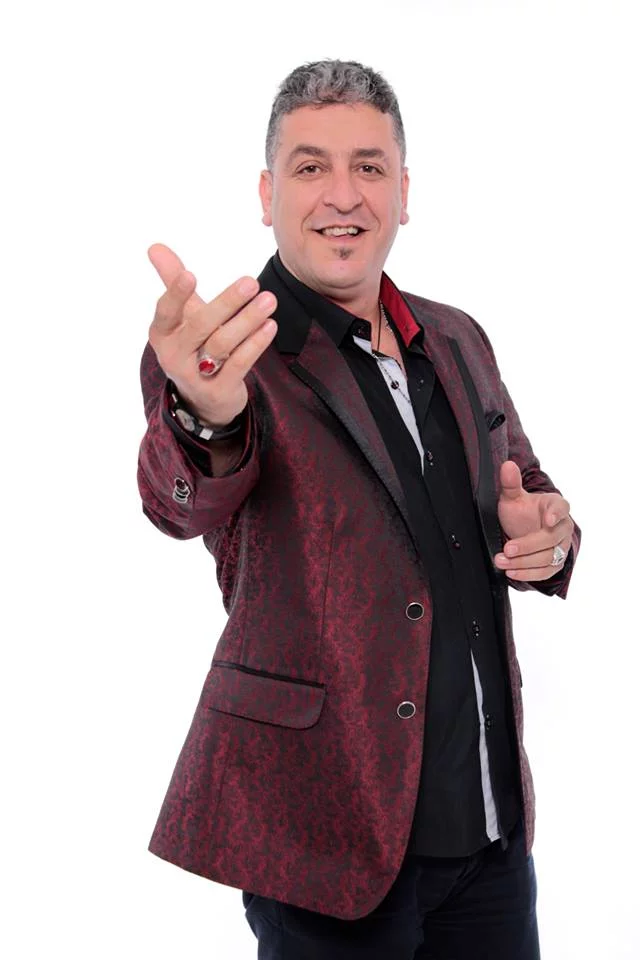 Gazi Demirel este un solist de origine turca cu o experienta de invidiat in domeniul divertismentului. Fiind atat un actor iscusit, cat si un solist de invidiat, Gazi promite un show de exceptie, putand canta muzica orientala, turceasca, arabeasca, folclor si pop turcesc sau covers in Bucuresti sau in restul tarii.