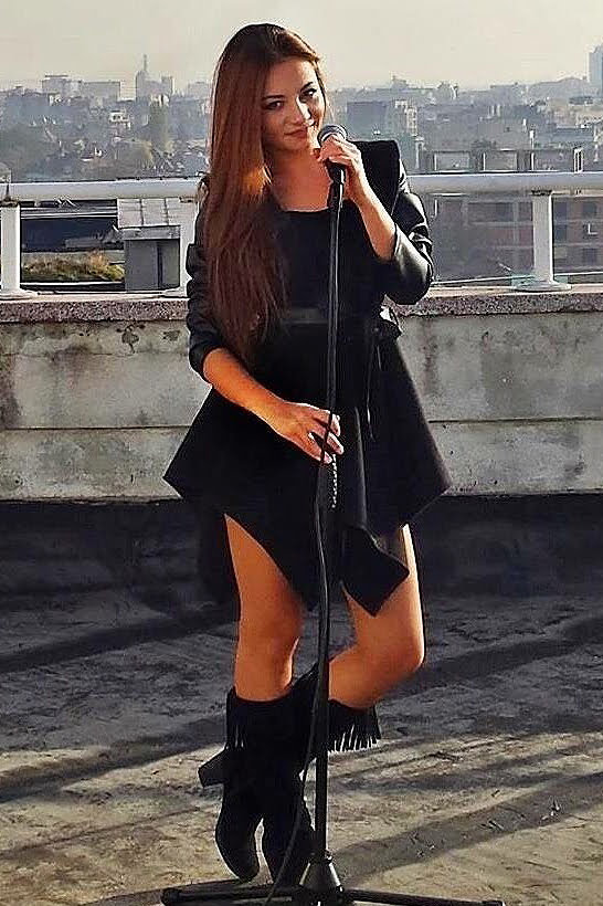 Catalina Rad, fostul concurent X Factor Romania a participat la numeroase concursuri nationale si internationale si a cantat la aniversarea actorului american Steven Seagal. Solista a cantat alaturi de trupa Vunk, iar in prezent se dedica evenimentelor private din Bucuresti si restul tarii.